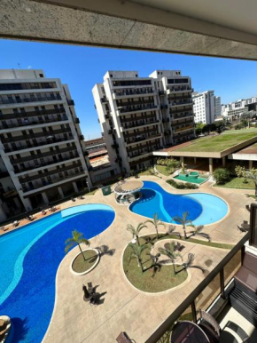 Apto completo com varanda e garagem em Brasília